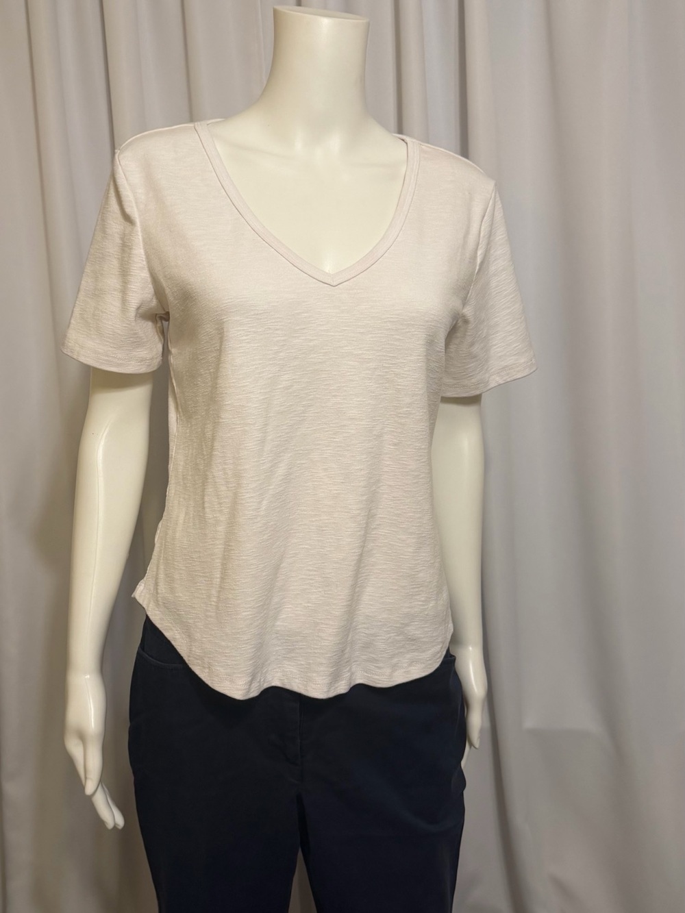 A Loves A White Slub Knit V-Neck Curved Hem Tee L